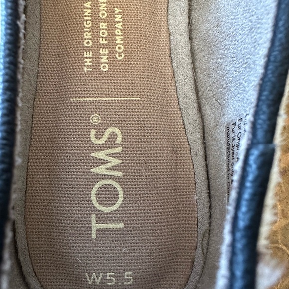 Toms Darcy Flats
Birch Spotted Cow print
Size 5.5
Brand new, never worn - Picture 5 of 5